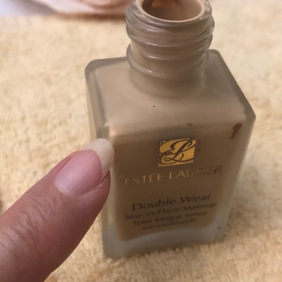 Sand. Estée Lauder Foundation - Picture 5 of 5